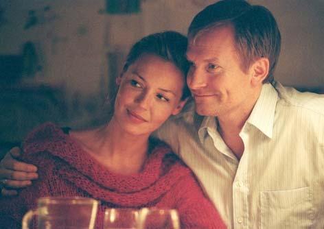 ÚVOD Film Bratři natočila po vysoce ceněném snímku Otevřená srdce dánská režisérka Susanne Bier. Jo to silné a dojemné drama o návratu k životu a lásce v probouzející se tragédii.