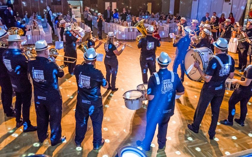 Součástí hudebního programu byl také orchestr Bohemian Marching Band a na hlavním sále k tanci hrála kapela Koala.