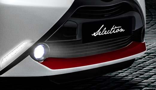 AYGO X-CLUSIVE AYGO Selection X clusive v bílé barvě Flash s mřížkou chladiče v klavírní černé barvě s