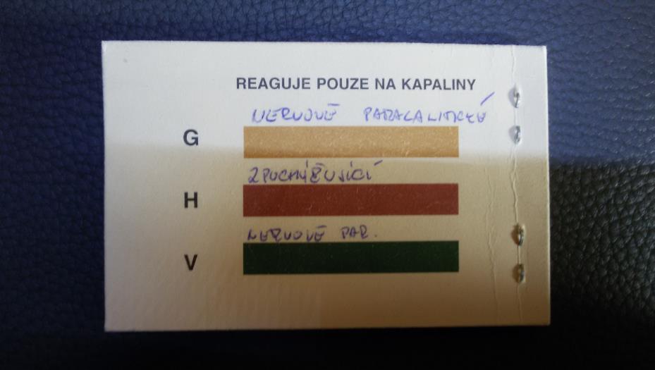 Žluté zbarvení detekuje NPL typu G, Zelené zbarvení detekuje NPL typu V a červené zbarvení detekuje zpuchýřující látky. Foto 43 