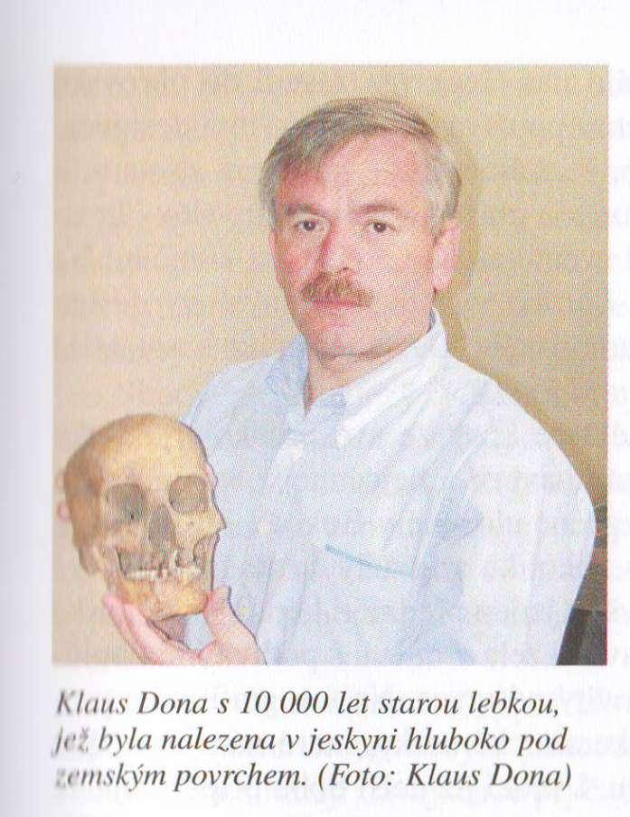 bylo nutné nějak upravit. Ne tak v sídle profesora Gutierreze. Tam zůstal každý použitý kus celistvý. Vůbec nic se rozměrově neupravovalo.