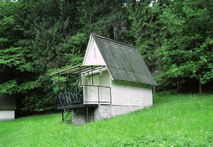 Rekreační areál Rekreační areál se nachází ve vesnici Březka. V blízkosti se nachází Jinolické rybníky a Prachovské skály.