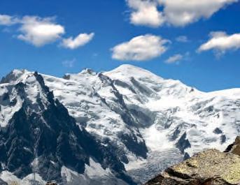 OkOlO MOnT BlanCu 8denní zájezd s turistikou 1. den: Odjezd večer. 2. den: Prohlídka Bernu, hlavního města Švýcarska (památka UNESCO). Zastávka v mondénním vevey u ženevského jezera. Odjezd do leysin.