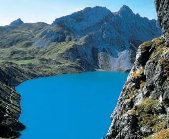 Odjezd do údolí Silber tal, prohlídka barokního kostela v Bart holomäbergu, lanovkou na Sen nigrat (2300 m n. m.) s nezapomenutelným pohledem do údolí. Návrat do hotelu. Večeře. Nocleh. 4.
