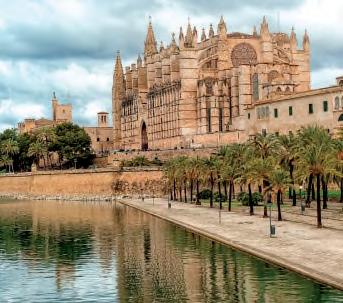 MALLORCA KOUZELNÝ OSTROV BALEÁRSKÉHO SOUOSTROVÍ 8denní pobytově-poznávací Španělsko 1. den: Odlet Prahy nebo Brna. Transfer na hotel (vzdálenost od moře max. 200 metrů). 2. den: Dopoledne volno.