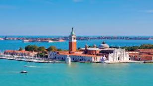 i Torcelo, kdysi hlavní sídlo biskupa, nejstaší benátská katedrála Santa Maria dell Assunta (7. 9. století), základy baptistéria ze 7. století, kostel Santa Fosca (11. 12.