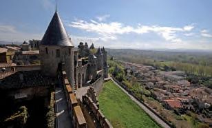 KRAJ MIDI-PYRÉNÉES, GASKOŇSKO A KANÁL DU MIDI Francie 9denní zájezd 66 Sarlat Dordogne Cordes sur Ciel Albi Auch 1. den: Večer odjezd. 2.