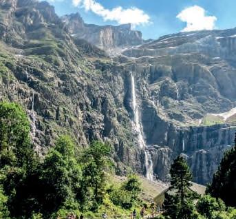 CENTRÁLNÍ PYRENEJE, TURISTIKA MEZI PŘÍRODNÍMI KRÁSAMI 10denní zájezd Francie 1. den: Odjezd z Prahy v odpoledních hodinách. 2. den: Odpoledne příjezd do městečka Saint Lary. Ubytování v apartmánech.
