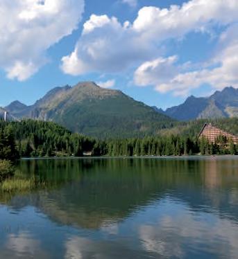 Odjezd na Štrbské Pleso (1355 m n. m.). Pohodlný výstup k Popradskému plesu (1495 m n. m.), cestou se otevírají výhledy do Mengusovské doliny. Po procházce okolo plesa návštěva symbolického cintorínu.