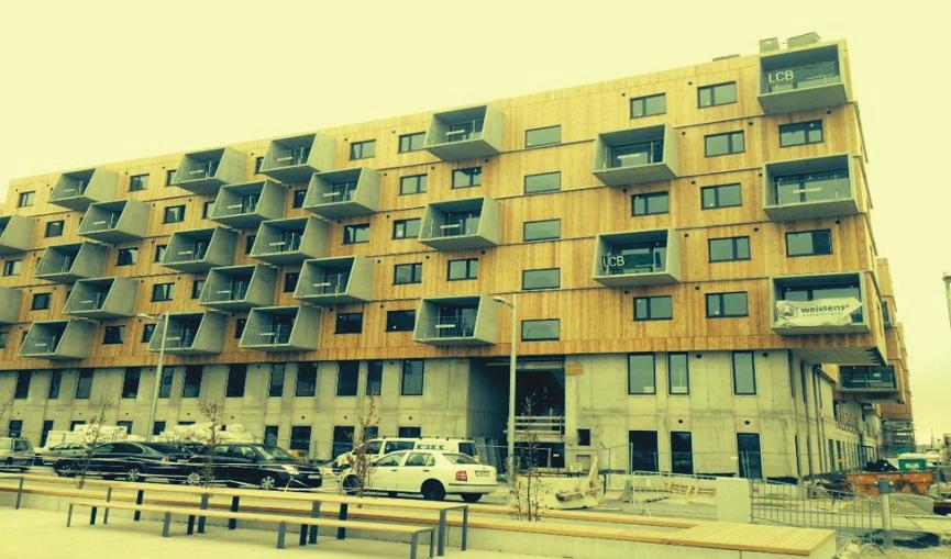 6: Vnější stěnový systém s dřevěným opláštěním v Seestadt Aspern, Vídeň, Rakousko (zdroj: Weissenseer Holz-System-Bau