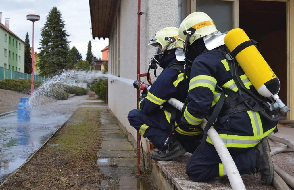 Další požár nás zastihl při dopolední přípravě plesu našeho sboru, který jsme pořádali v pátek 24. února. K požáru došlo v komíně rodinného domu v obci Hořepník.