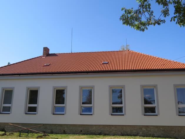Zá ř í 2016 1. 9. jsme slavnostně zahájili nový školní rok 2016/2017. Přivítali jsme společně nové vyučující v naší základní škole paní učitelku Danielu Sobotkovou a pana učitele Jaromíra Sváčka.