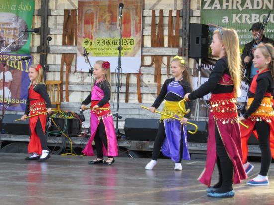pravná jednání probíhala na úrovni obecního úřadu. Generálka na vystoupení našich dětí ze základky a mateřské školičky se uskutečnila v kostelu sv. Zikmunda dne 24. 4. od 10.00 hodin.