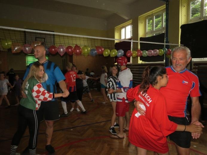-70- Od 21. 6. do 30. 6. tradičně na konci školního roku v naší základce: 21. 6. jednání 5. pedagogická rady (výchovně vzdělávací oblast, organizace konce školního roku) 22. 6. a 26. 6. kontrola a předávání učebnic, úklid učeben, úprava okolí školy 23.