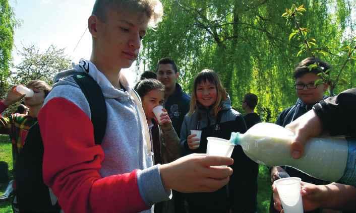, což byla sobota, naši žáci realizovali celoškolní projekt Dne Země v pondělí 24. 4. Celá škola se ponořila do nejrůznějších aktivit, které pro své žáky připravili a vymysleli jejich třídní učitelé.