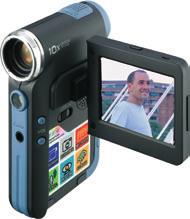 reflektor ktor DVD kamera Panasonic VDR-M55 Tato povedená kamera zaujme především obrovským rozsahem optického zoomu (24 ). Jako záznamová média poslouží DVD-R nebo DVD-RAM.