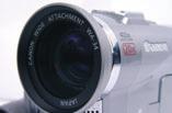 Stálicí mezi výrobci je trojlístek Canon, Panasonic a Sony, ale zajímavé kamerky můžeme najít také u JVC, Samsungu a Sharpu.