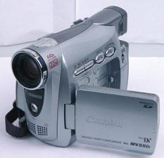 Canon MV850i Kamera s úctyhodným rozsahem zoomu (22 ) se vyznačuje velmi 7 vydařeným kompromisem mezi množstvím manuálních funkcí a snadností obsluhy.