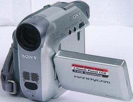 Sony DCR-HC17E Skutečně miniaturní kamerka za velmi příjemnou cenu nabízí hodně.