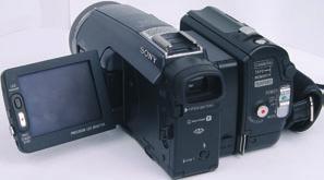 To Sony DCR- HC1000E splňuje téměř dokonale.