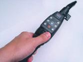PRO KAMERY SONY 40 65 CM LANC Podstatné na dosah palce Nejpodstatnějším prvkem ovladače je transfokátorový kroužek, jímž se maximálně pohodlně ovládá změna zoomu.