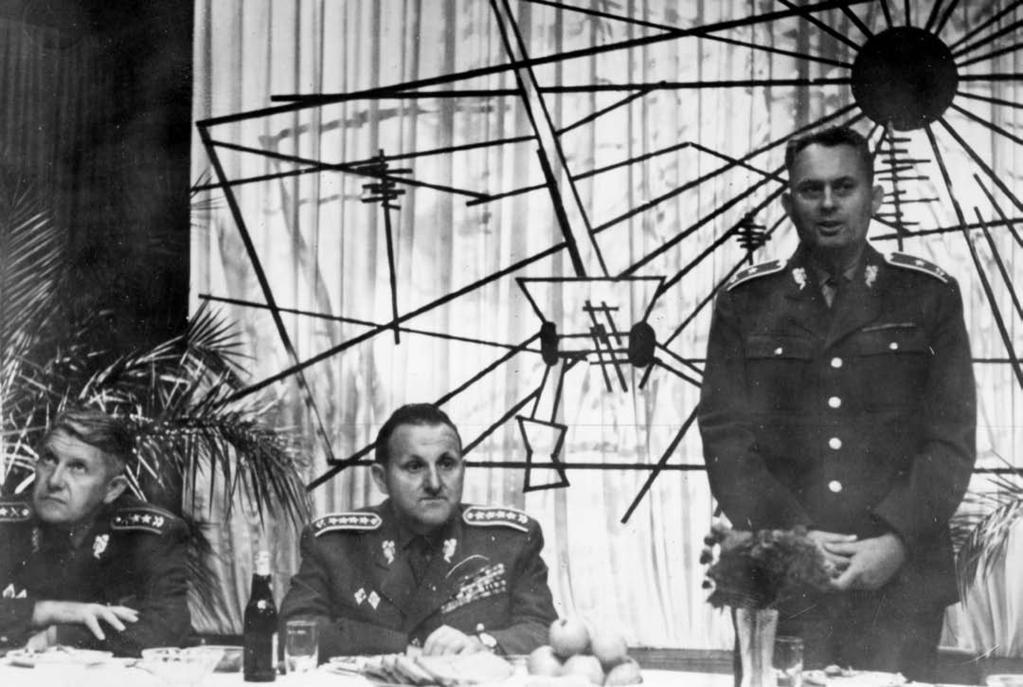 48 Vojenské řešení pražského jara (20. 31. 8. 1968) Velitelství Západního vojenského okruhu VZVO (P íbram) Dění na Velitelství ZVO v noci na 21. 8. jsme si již částečně přiblížili v předchozí kapitole a ještě se k němu vrátíme, teď se však podíváme, proč bylo bez svého velitele gen.