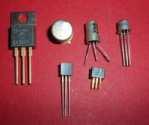 4. Tranzistory : Tranzistor je polovodičová součástka, tvořená dvojicí přechodů PN.