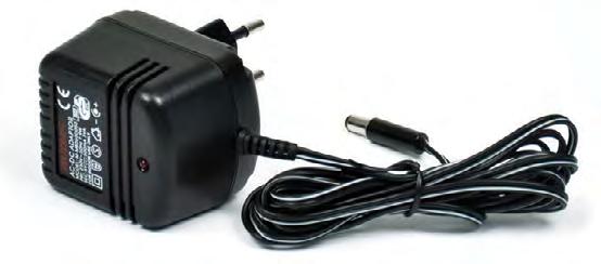 . Napájení: 4x baterie 1,5 V (v balení), nebo přes 5,5 mm - DC konektor pro externí napájení 6V.