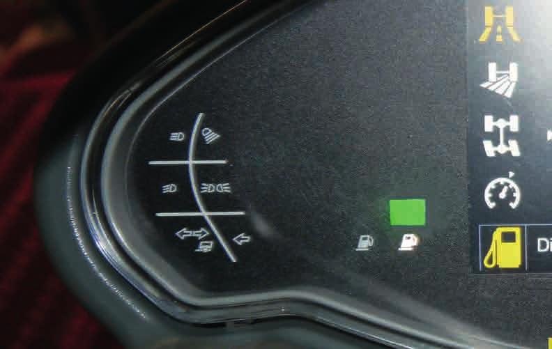 4.10 Dashboard 4.10.2 Displej 4.10.1 Přehled a vysvětlení Při zapnutí zapalování se krátce rozsvítí většina kontrolek jako test funkce.