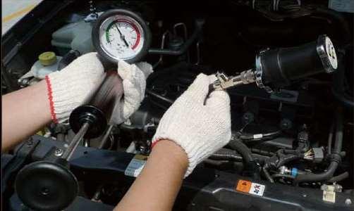 Napumpujte tlak v rozmezí mezi 10 15 psi (nebo jak specifikuje výrobce automobilu). Nepumpujte tlak více než 35 psi.