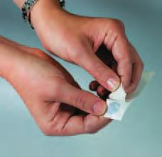 Non-permanent snímatelný okamžitě lepí, přilepený papír lze opakovaně sejmout a