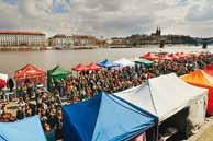 cz Náplavka Street food 27. 8. 2016 Cílem této skvělé letní akce je představit všem návštěvníkům nové trendy v kuchyni. Náplavka se bude hemžit bistry, které běžně navštěvujete na ulici.