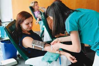 Pomáháme Naďa: Vidím, kolik toho děláme navíc Naďu Cinkovou, CSR koordinátorku z marketingu, zanedlouho čekají krásné nové povinnosti.