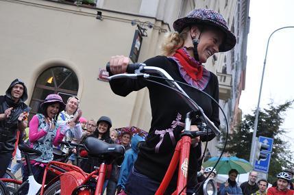 27.09.2010 Cyklisté zaplnili jindy rušné dopravní tepny Vinohrad 27.09.2010 Na Vinohradech dnes zaţívají město jinak Vojtěch Šereda econnect, TZ AutoMat 27.09.2010 Kam s praţskou magistrálou Jiří Michal E15 lidovky.