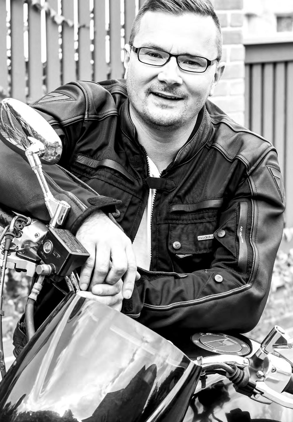 MONETA JE PAVEL Chce to mít předvídavost! To vám potvrdí i motorkář Pavel. Pavel si rád vychutnává i pohodovější cesty, nejlépe bez aut a kde je na co koukat.