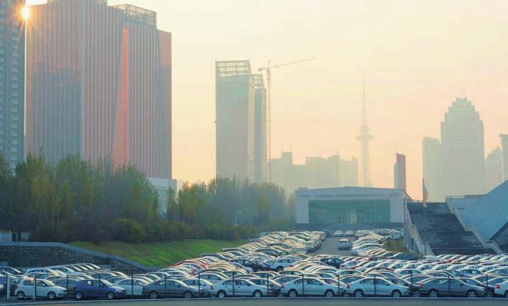 téma měsíce automobilový průmysl Sdružení automobilového průmyslu uvádí, že tuzemští výrobci osobních vozidel, továrny ŠKODA AUTO, HMMC Nošovice a kolínská TPCA, v uplynulém roce vyrobily nejvíce aut