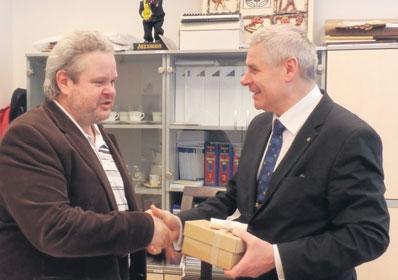 Po ekonomické škole jsem nastoupil do společnosti, která se zabývala výrobou a prodejem těsnění. Mým snem ale bylo vlastní podnikání, tak jsem v roce 1998 založil živnost.