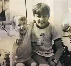 Ano, kostýmy vymýšlíme s kapelou, ale hlavním mozkem je kolega Pavel Mrázek, který má úplně šílené nápady, a my ho musíme vždycky trochu mírnit.
