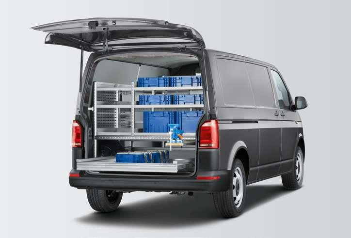 03 03 Sanitní vůz.* Transporter kombi s dlouhým rozvorem a dvouspojkovou převodovkou DSG má ideální vlastnosti pro vestavbu vybavení sanitního vozu podle normy DIN EN 1789.