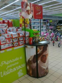 Obrázek 40: Promostolky v Tesco