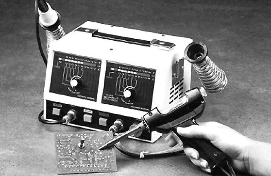 Vyhlášení Konkursu PE-AR na nejlepší radioamatérské konstrukce v roce 1999 První cena v Konkursu: pájecí stanice s odsáváním SL-916 (za 11 770 Kè), vìnovala firma FK technics Pravidla Konkursu PE-AR