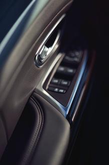 nárazníkem Multimédia Bose Surround Sound System, s 12 reproduktory a funkcí Active Noise Control Bezpečnost a asistenční systémy řízení easy Park Assist (360 parkovací senzory, zadní parkovací