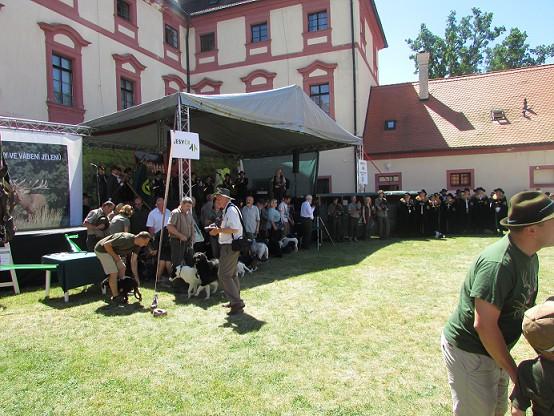 Ohrada 2017 Dne 24. 6. 2017 se konaly na zámku Ohrada Hluboká nad Vltavou Národní myslivecké slavnosti. Několik dní před touto akcí jsme byli oslovení Ing.