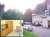 737 707 732 Dva sousedící jednolůžkové pokoje ve Střelicích nad nádražím, zařízené, 15 m2 a 11 m2, nájem za oba dohromady 6.000 Kč/měs. vč. inkasa.