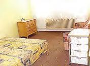 ( 608 725 128 Menší pokoj pro jednu mladou ženu, Líšeň ul. Bartákova, 9 m2, nájem 2.500 Kč/měs. vč. inkasa a internetu. V bytě 4+1 je společná kuchyně (sporák, kuch.