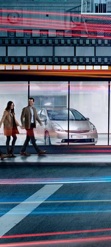 LEGENDÁRNÍ URČUJE SMĚR OD ROKU 1997 Úspěch Toyoty Prius sahá až do roku 1997, kdy světlo světa spatřila první generace tohoto modelu.