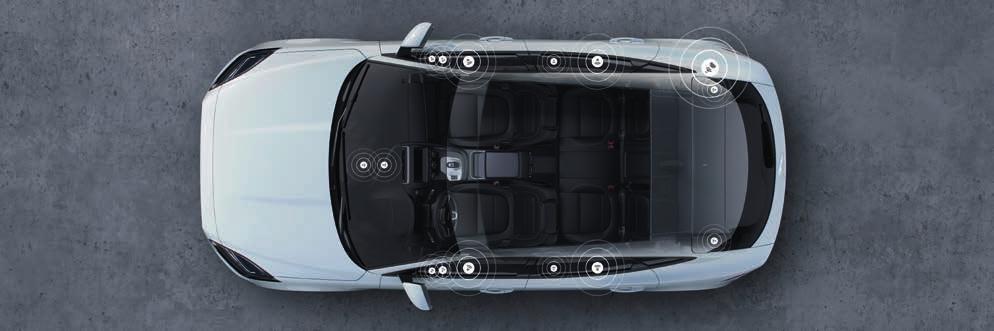 AUDIOSYSTÉMY Interiér vozu je ideálním místem pro poslech vaší oblíbené hudby. Jaguar E-PACE nabízí výběr ze tří různých audiosystémů, které vdechnou vaší hudbě nový život.
