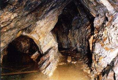 Těžba rud okolí Nového Města pod Smrkem objev cínové rudy (kasiteritu): 2. polovina 16. století 1.