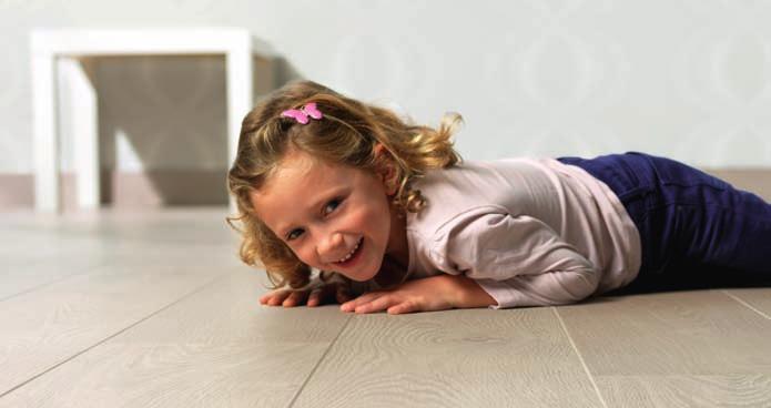 udržet PODlAhu V DOKONALÉM STAVu Je SNADNé laminát Quick Step se nejen snadno čistí, ale je i hygienický. Souvislý povrch brání hromadění bakterií na podlaze. To je dobré jako prevence proti alergiím.