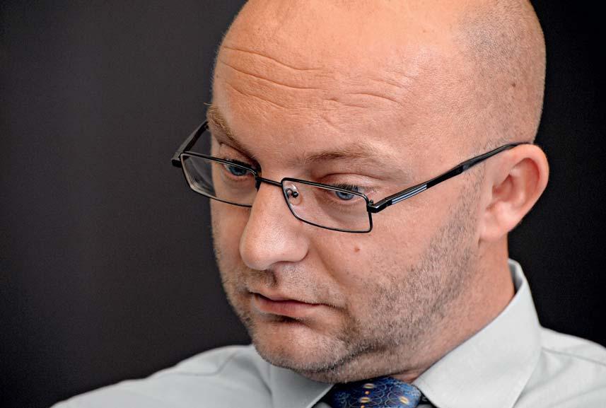 28 Euro 42 17. října 2011 report Jan Kozák Trochu zasmrádlý talár Příběh ještě nedávno obdivovaného insolvenčního soudce, který přišel o svou pověst kvůli kontroverzním rozhodnutím PO OBDIVU DESPEKT.